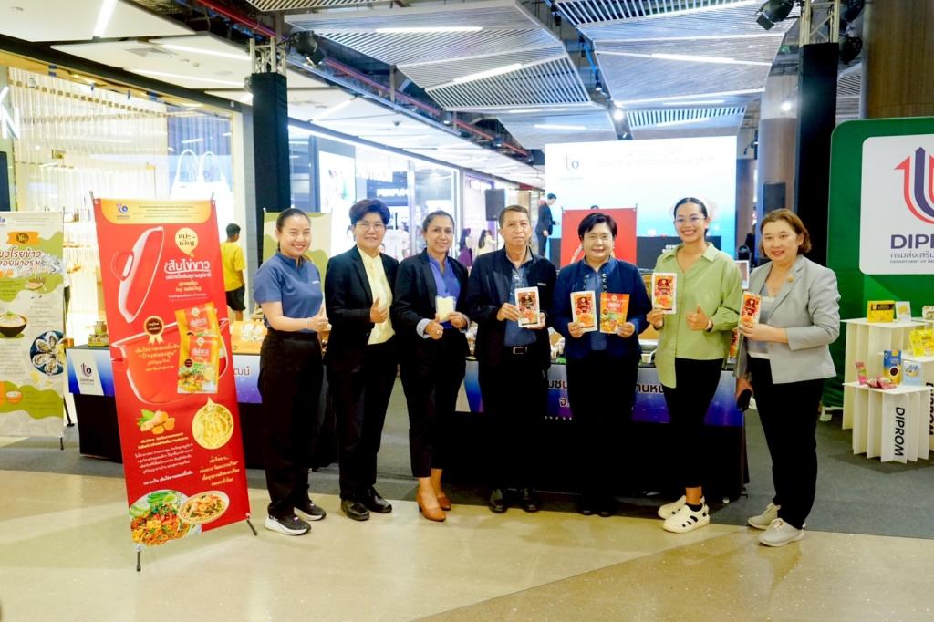 “รองอธิบดีดวงดาวว” ล่องใต้อวดโฉม 10 ต้นแบบผลิตภัณฑ์อาหารชุมชน ดึงอัตลักษณ์พื้นถิ่นและของดีพื้นเมือง หนุนพลังซอฟต์พาวเวอร์อาหารให้โตไกล ตามนโนบายอธิบดีณัฏฐิญา