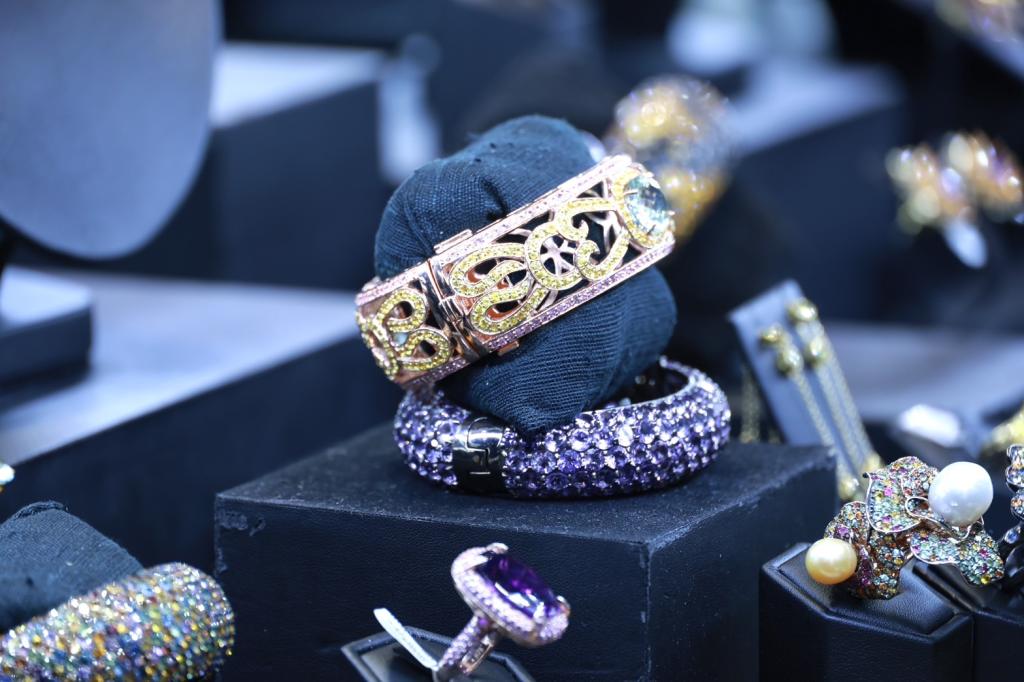 “ดีพร้อม" จัดประกวด Fashion Hero Brand: Jewelry Edition 2025 ดัน ผปก. อุตฯ อัญมณีและเครื่องประดับไทย พุ่งทะยานสู่ตลาดโลก คาดสร้างมูลค่าทาง ศก. ทะลุ 50 ลบ. ตามนโยบาย รมว.เอกนัฏ