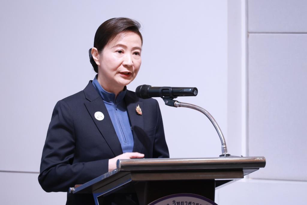 “ดีพร้อม” ร่วมผนึกกำลัง พันธมิตร 10 หน่วยงาน จับมือพัฒนา “ฐานข้อมูลและตัวชี้วัด” หนุนเศรษฐกิจคาร์บอนต่ำ นำอุตสาหกรรมไทยสู่ Net Zero พร้อมแข่งขันในเวทีโลก สอดรับนโยบาย รมว.เอกนัฏ