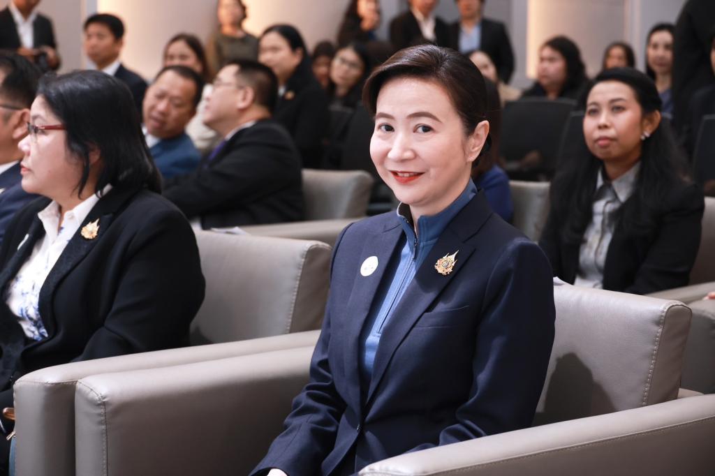 “ดีพร้อม” ร่วมผนึกกำลัง พันธมิตร 10 หน่วยงาน จับมือพัฒนา “ฐานข้อมูลและตัวชี้วัด” หนุนเศรษฐกิจคาร์บอนต่ำ นำอุตสาหกรรมไทยสู่ Net Zero พร้อมแข่งขันในเวทีโลก สอดรับนโยบาย รมว.เอกนัฏ