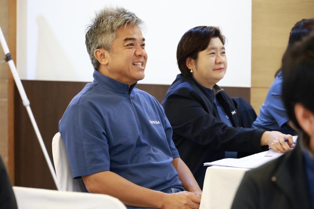 “ปลัดณัฐพล“ ร่วมรับฟัง “ดีพร้อม” เปิดห้อง ล้อมวงระดมความคิดเห็น สร้าง skill การเป็นผู้นำที่ีดี ส่งเสริมคอมมูนิตี้ที่ดีพร้อม ตามนโยบาย อธิบดีณัฏฐิญา