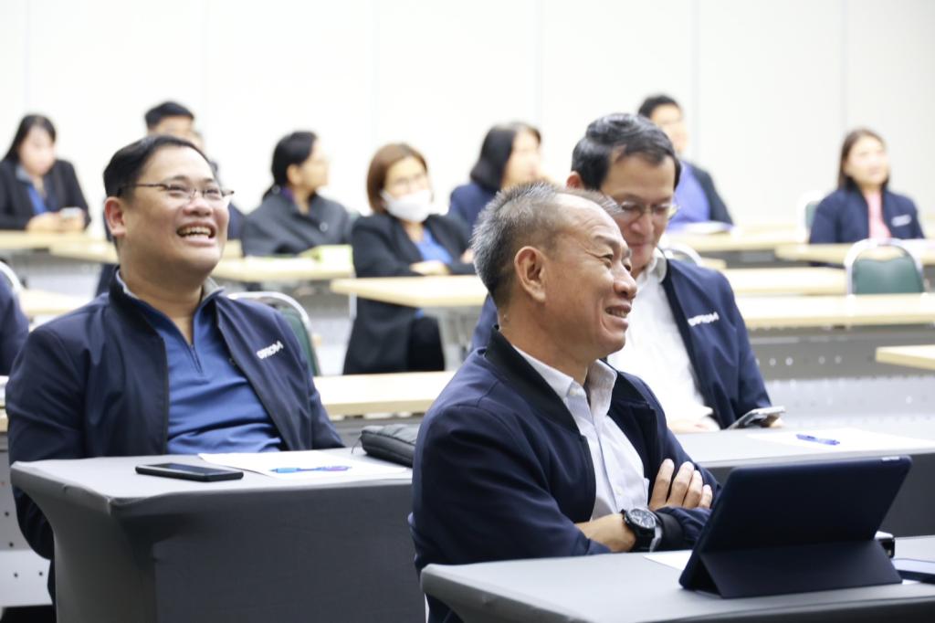 “ปลัดณัฐพล“ ร่วมรับฟัง “ดีพร้อม” เปิดห้อง ล้อมวงระดมความคิดเห็น สร้าง skill การเป็นผู้นำที่ีดี ส่งเสริมคอมมูนิตี้ที่ดีพร้อม ตามนโยบาย อธิบดีณัฏฐิญา