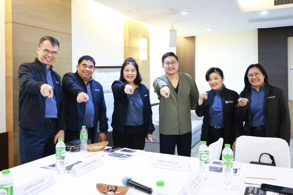 “ปลัดณัฐพล“ ร่วมรับฟัง “ดีพร้อม” เปิดห้อง ล้อมวงระดมความคิดเห็น สร้าง skill การเป็นผู้นำที่ีดี ส่งเสริมคอมมูนิตี้ที่ดีพร้อม ตามนโยบาย อธิบดีณัฏฐิญา