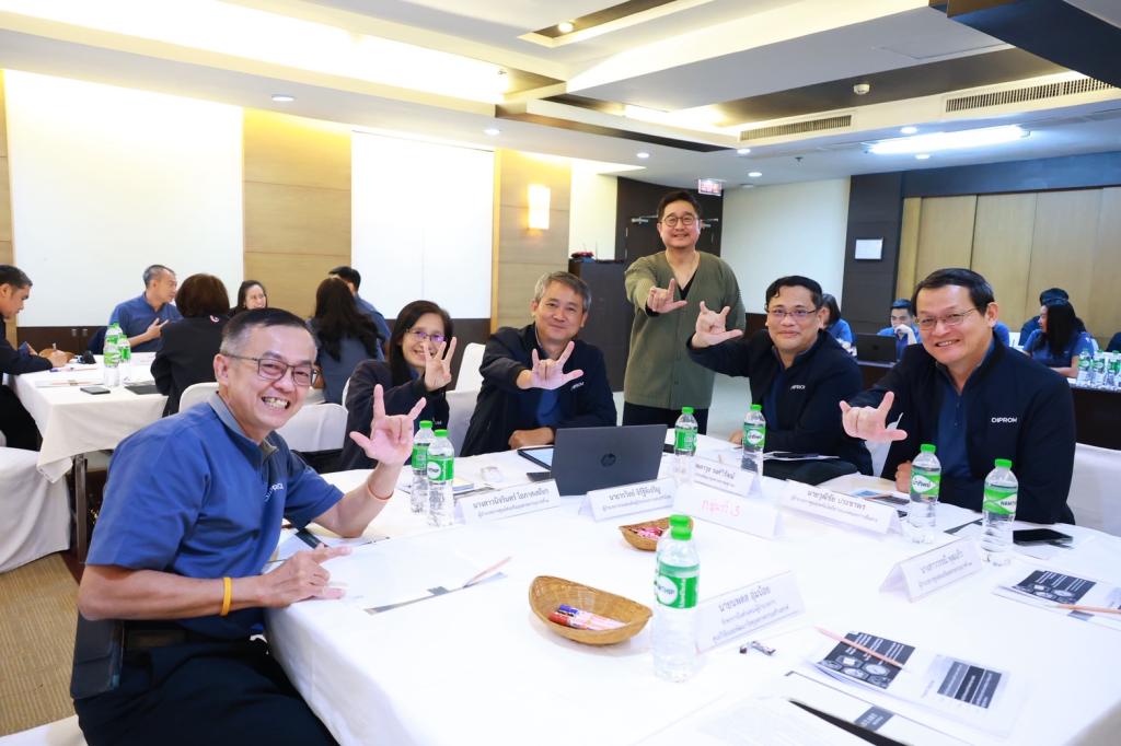 “ปลัดณัฐพล“ ร่วมรับฟัง “ดีพร้อม” เปิดห้อง ล้อมวงระดมความคิดเห็น สร้าง skill การเป็นผู้นำที่ีดี ส่งเสริมคอมมูนิตี้ที่ดีพร้อม ตามนโยบาย อธิบดีณัฏฐิญา