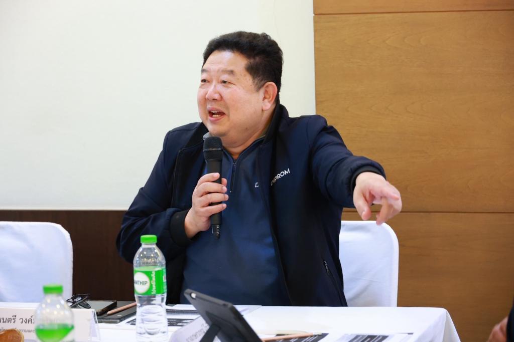 “ปลัดณัฐพล“ ร่วมรับฟัง “ดีพร้อม” เปิดห้อง ล้อมวงระดมความคิดเห็น สร้าง skill การเป็นผู้นำที่ีดี ส่งเสริมคอมมูนิตี้ที่ดีพร้อม ตามนโยบาย อธิบดีณัฏฐิญา