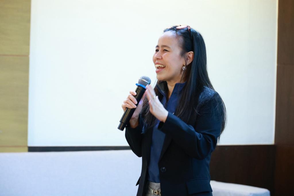 “ปลัดณัฐพล“ ร่วมรับฟัง “ดีพร้อม” เปิดห้อง ล้อมวงระดมความคิดเห็น สร้าง skill การเป็นผู้นำที่ีดี ส่งเสริมคอมมูนิตี้ที่ดีพร้อม ตามนโยบาย อธิบดีณัฏฐิญา