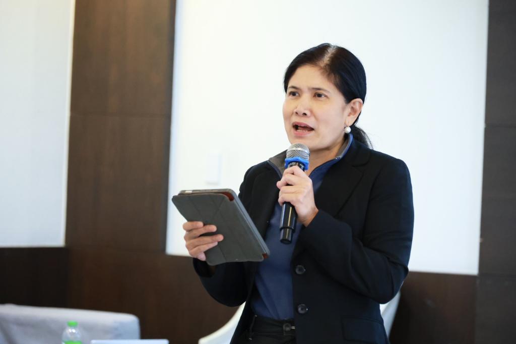 “ปลัดณัฐพล“ ร่วมรับฟัง “ดีพร้อม” เปิดห้อง ล้อมวงระดมความคิดเห็น สร้าง skill การเป็นผู้นำที่ีดี ส่งเสริมคอมมูนิตี้ที่ดีพร้อม ตามนโยบาย อธิบดีณัฏฐิญา