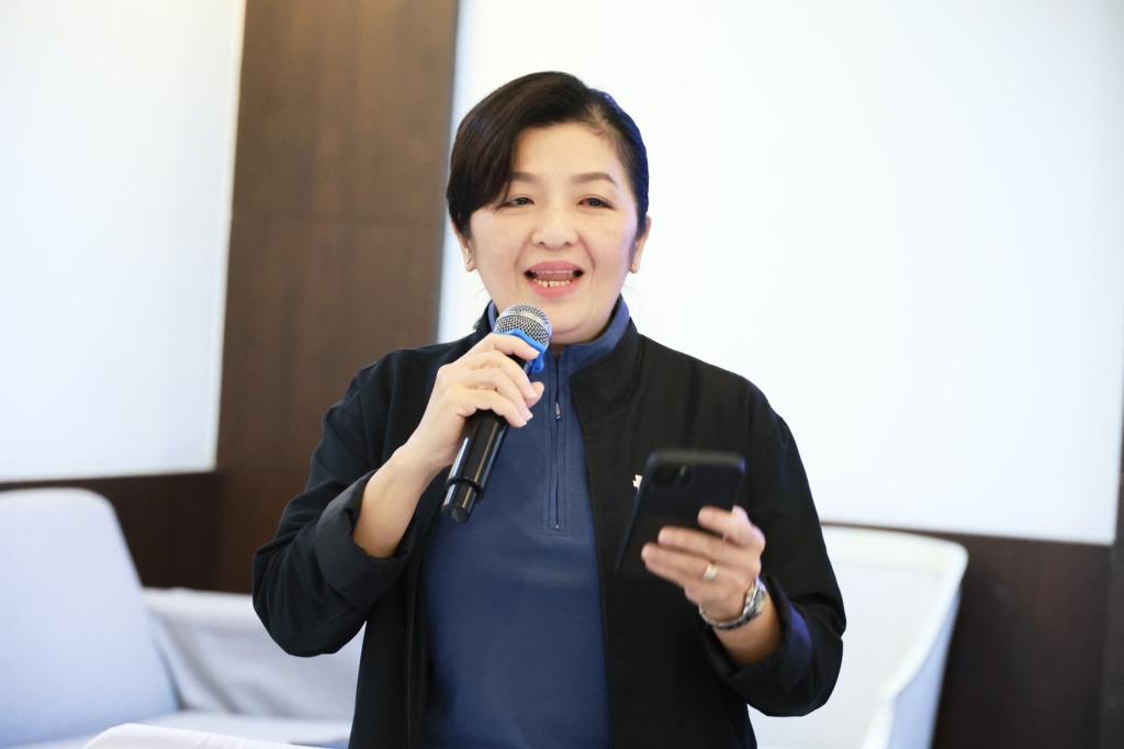 “ปลัดณัฐพล“ ร่วมรับฟัง “ดีพร้อม” เปิดห้อง ล้อมวงระดมความคิดเห็น สร้าง skill การเป็นผู้นำที่ีดี ส่งเสริมคอมมูนิตี้ที่ดีพร้อม ตามนโยบาย อธิบดีณัฏฐิญา