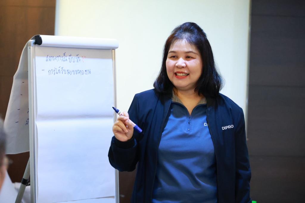 “ปลัดณัฐพล“ ร่วมรับฟัง “ดีพร้อม” เปิดห้อง ล้อมวงระดมความคิดเห็น สร้าง skill การเป็นผู้นำที่ีดี ส่งเสริมคอมมูนิตี้ที่ดีพร้อม ตามนโยบาย อธิบดีณัฏฐิญา