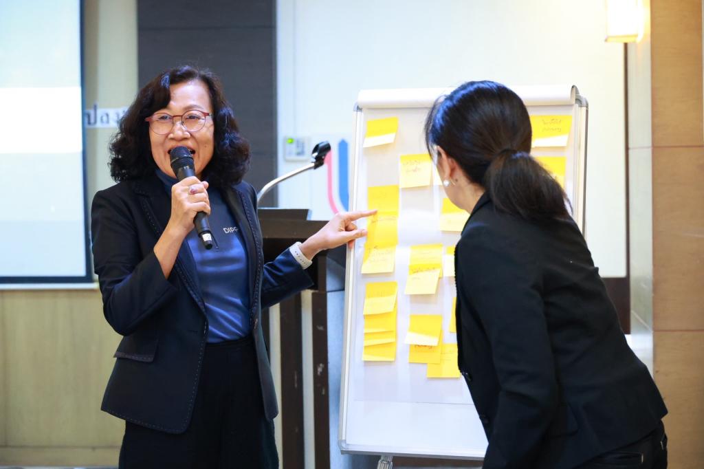 “ปลัดณัฐพล“ ร่วมรับฟัง “ดีพร้อม” เปิดห้อง ล้อมวงระดมความคิดเห็น สร้าง skill การเป็นผู้นำที่ีดี ส่งเสริมคอมมูนิตี้ที่ดีพร้อม ตามนโยบาย อธิบดีณัฏฐิญา