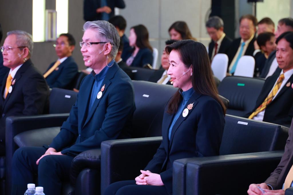 กระทรวงอุตฯ ให้ “ดีพร้อม” จัดแถลงข่าวร่วม 2 กระทรวง ทั้งคมนาคมและภาคเอกชน เตรียมบิ๊กอีเวนท์ "อุตสาหกรรมแฟร์ 2568" พร้อมเปิดพื้นที่ใจกลางการขนส่ง “กรุงเทพอภิวัฒน์” จำหน่ายสินค้าคุณภาพราคาประหยัด หวังบูมเศรษฐกิจกลางปีได้กว่า 300 ล้านบาท