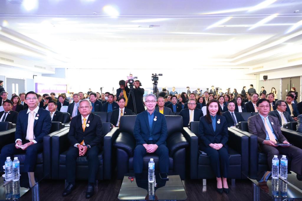 กระทรวงอุตฯ ให้ “ดีพร้อม” จัดแถลงข่าวร่วม 2 กระทรวง ทั้งคมนาคมและภาคเอกชน เตรียมบิ๊กอีเวนท์ "อุตสาหกรรมแฟร์ 2568" พร้อมเปิดพื้นที่ใจกลางการขนส่ง “กรุงเทพอภิวัฒน์” จำหน่ายสินค้าคุณภาพราคาประหยัด หวังบูมเศรษฐกิจกลางปีได้กว่า 300 ล้านบาท