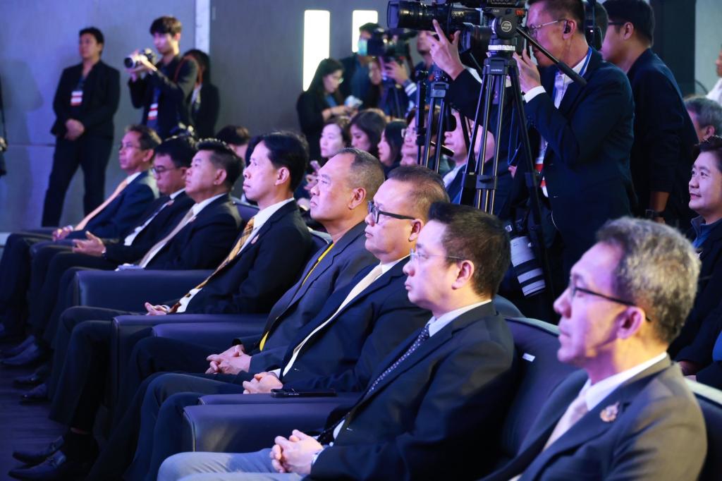 กระทรวงอุตฯ ให้ “ดีพร้อม” จัดแถลงข่าวร่วม 2 กระทรวง ทั้งคมนาคมและภาคเอกชน เตรียมบิ๊กอีเวนท์ "อุตสาหกรรมแฟร์ 2568" พร้อมเปิดพื้นที่ใจกลางการขนส่ง “กรุงเทพอภิวัฒน์” จำหน่ายสินค้าคุณภาพราคาประหยัด หวังบูมเศรษฐกิจกลางปีได้กว่า 300 ล้านบาท