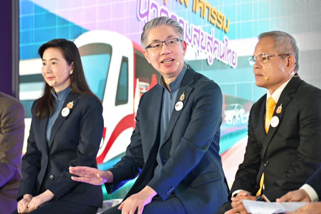 กระทรวงอุตฯ ให้ “ดีพร้อม” จัดแถลงข่าวร่วม 2 กระทรวง ทั้งคมนาคมและภาคเอกชน เตรียมบิ๊กอีเวนท์ "อุตสาหกรรมแฟร์ 2568" พร้อมเปิดพื้นที่ใจกลางการขนส่ง “กรุงเทพอภิวัฒน์” จำหน่ายสินค้าคุณภาพราคาประหยัด หวังบูมเศรษฐกิจกลางปีได้กว่า 300 ล้านบาท