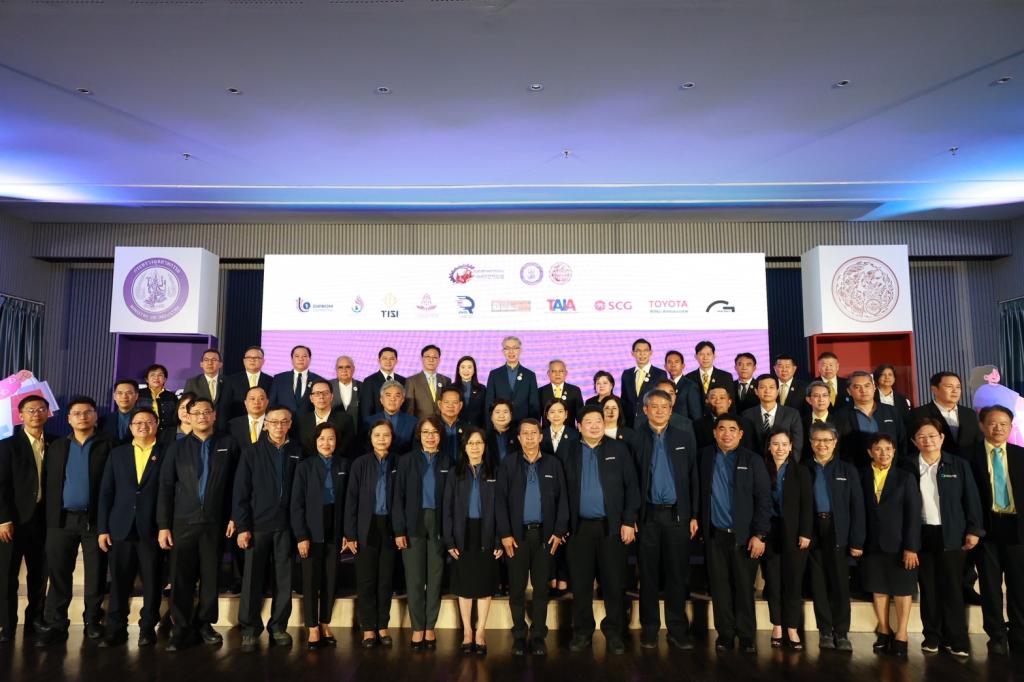 กระทรวงอุตฯ ให้ “ดีพร้อม” จัดแถลงข่าวร่วม 2 กระทรวง ทั้งคมนาคมและภาคเอกชน เตรียมบิ๊กอีเวนท์ "อุตสาหกรรมแฟร์ 2568" พร้อมเปิดพื้นที่ใจกลางการขนส่ง “กรุงเทพอภิวัฒน์” จำหน่ายสินค้าคุณภาพราคาประหยัด หวังบูมเศรษฐกิจกลางปีได้กว่า 300 ล้านบาท