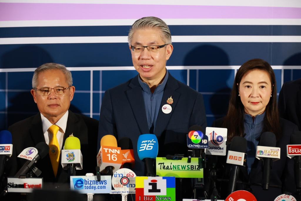 กระทรวงอุตฯ ให้ “ดีพร้อม” จัดแถลงข่าวร่วม 2 กระทรวง ทั้งคมนาคมและภาคเอกชน เตรียมบิ๊กอีเวนท์ "อุตสาหกรรมแฟร์ 2568" พร้อมเปิดพื้นที่ใจกลางการขนส่ง “กรุงเทพอภิวัฒน์” จำหน่ายสินค้าคุณภาพราคาประหยัด หวังบูมเศรษฐกิจกลางปีได้กว่า 300 ล้านบาท