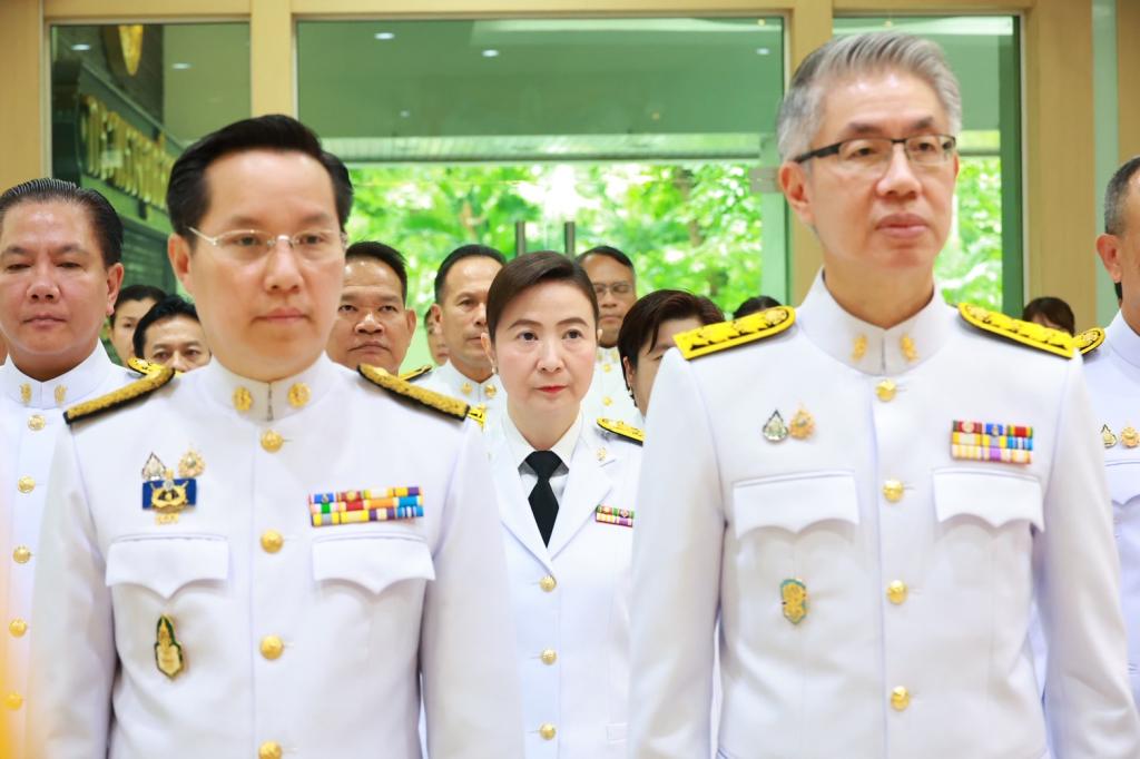 รัฐมนตรีฯ เอกนัฏ นำทีมผู้บริหาร ก.อุตฯ ถวายสัตย์ปฏิญาณ เนื่องในโอกาสวันเฉลิมพระชนมพรรษาพระบาทสมเด็จพระเจ้าอยู่หัว