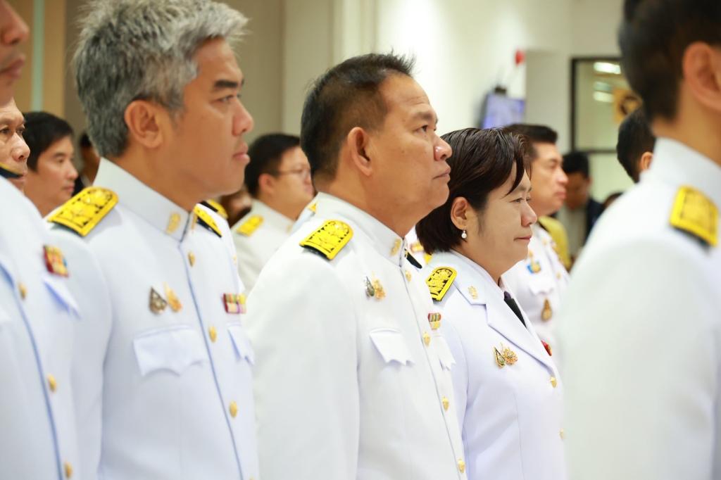 รัฐมนตรีฯ เอกนัฏ นำทีมผู้บริหาร ก.อุตฯ ถวายสัตย์ปฏิญาณ เนื่องในโอกาสวันเฉลิมพระชนมพรรษาพระบาทสมเด็จพระเจ้าอยู่หัว