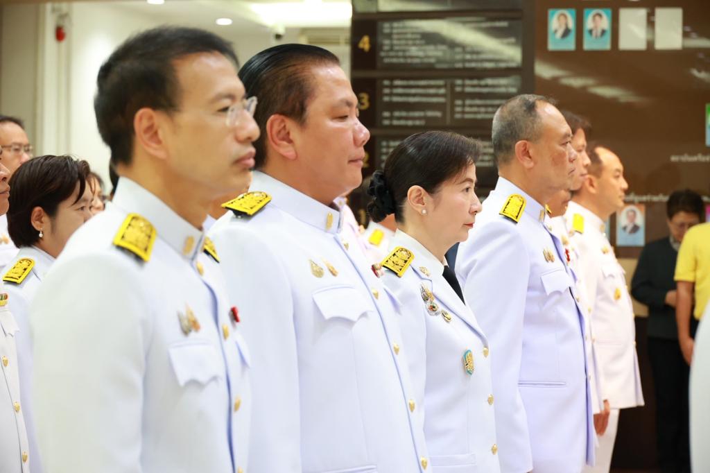 รัฐมนตรีฯ เอกนัฏ นำทีมผู้บริหาร ก.อุตฯ ถวายสัตย์ปฏิญาณ เนื่องในโอกาสวันเฉลิมพระชนมพรรษาพระบาทสมเด็จพระเจ้าอยู่หัว