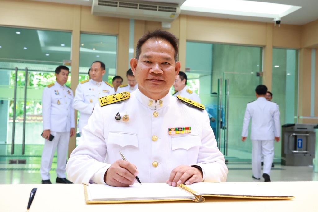 รัฐมนตรีฯ เอกนัฏ นำทีมผู้บริหาร ก.อุตฯ ถวายสัตย์ปฏิญาณ เนื่องในโอกาสวันเฉลิมพระชนมพรรษาพระบาทสมเด็จพระเจ้าอยู่หัว