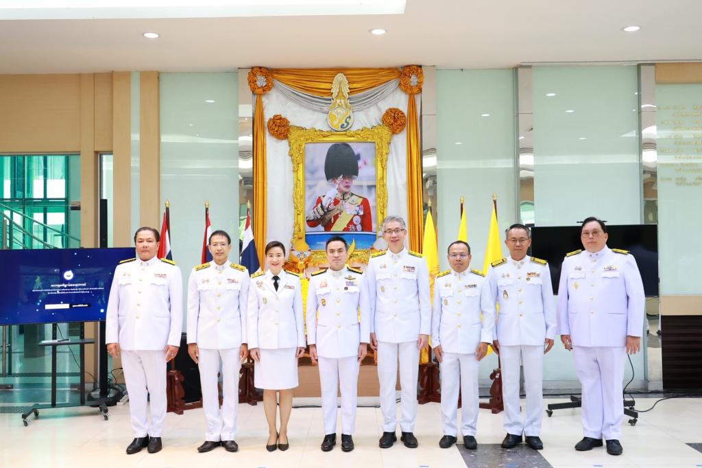 รัฐมนตรีฯ เอกนัฏ นำทีมผู้บริหาร ก.อุตฯ ถวายสัตย์ปฏิญาณ เนื่องในโอกาสวันเฉลิมพระชนมพรรษาพระบาทสมเด็จพระเจ้าอยู่หัว
