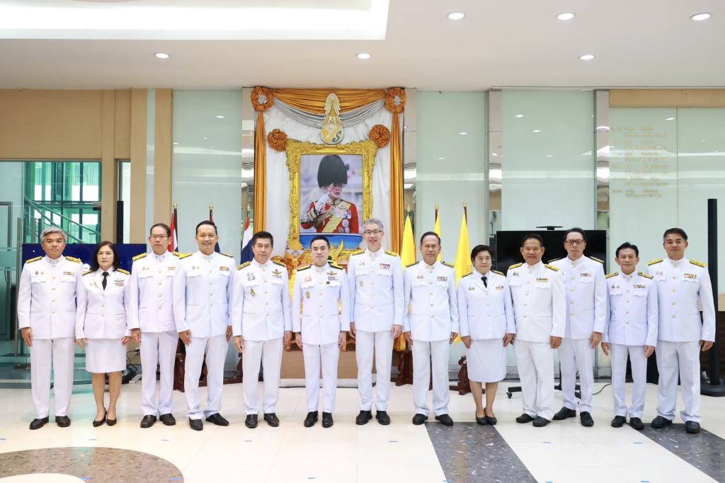 รัฐมนตรีฯ เอกนัฏ นำทีมผู้บริหาร ก.อุตฯ ถวายสัตย์ปฏิญาณ เนื่องในโอกาสวันเฉลิมพระชนมพรรษาพระบาทสมเด็จพระเจ้าอยู่หัว