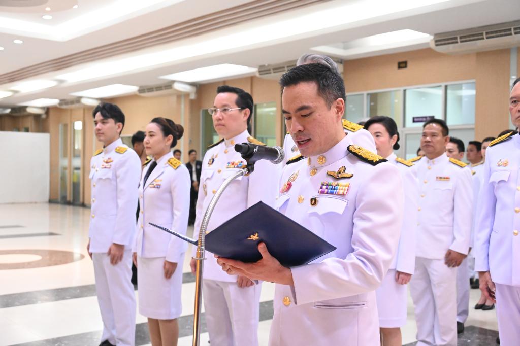 รัฐมนตรีฯ เอกนัฏ นำทีมผู้บริหาร ก.อุตฯ ถวายสัตย์ปฏิญาณ เนื่องในโอกาสวันเฉลิมพระชนมพรรษาพระบาทสมเด็จพระเจ้าอยู่หัว