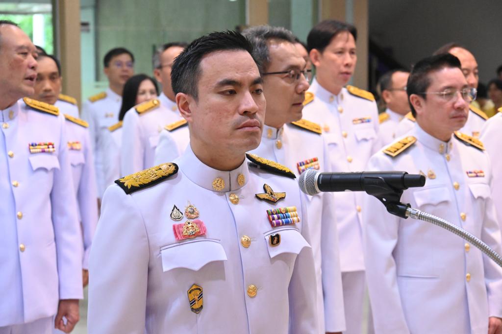รัฐมนตรีฯ เอกนัฏ นำทีมผู้บริหาร ก.อุตฯ ถวายสัตย์ปฏิญาณ เนื่องในโอกาสวันเฉลิมพระชนมพรรษาพระบาทสมเด็จพระเจ้าอยู่หัว