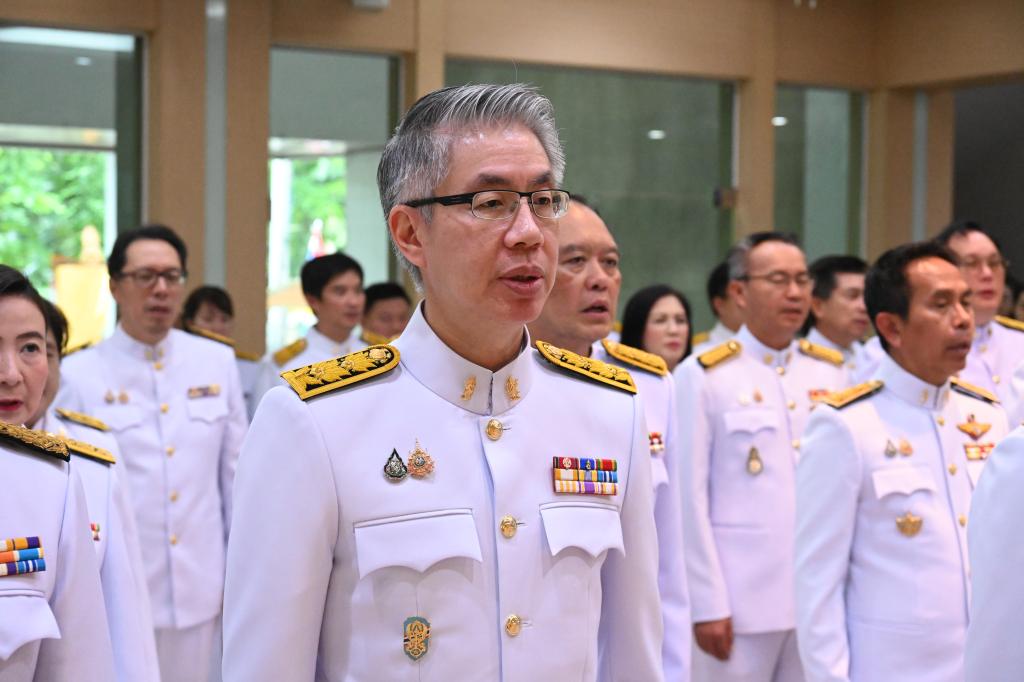 รัฐมนตรีฯ เอกนัฏ นำทีมผู้บริหาร ก.อุตฯ ถวายสัตย์ปฏิญาณ เนื่องในโอกาสวันเฉลิมพระชนมพรรษาพระบาทสมเด็จพระเจ้าอยู่หัว