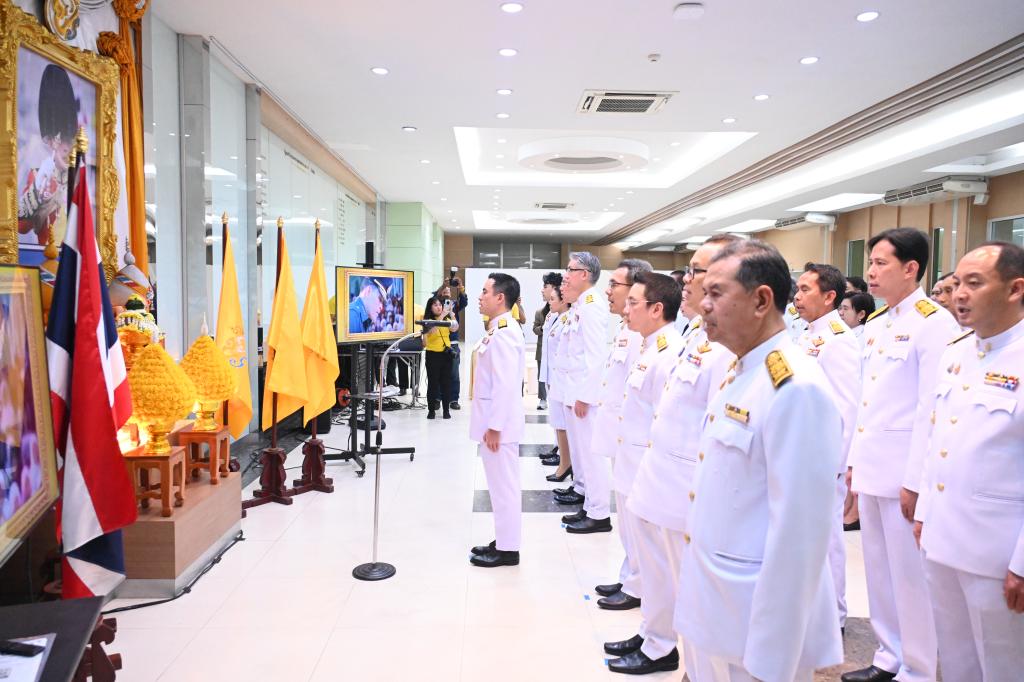 รัฐมนตรีฯ เอกนัฏ นำทีมผู้บริหาร ก.อุตฯ ถวายสัตย์ปฏิญาณ เนื่องในโอกาสวันเฉลิมพระชนมพรรษาพระบาทสมเด็จพระเจ้าอยู่หัว