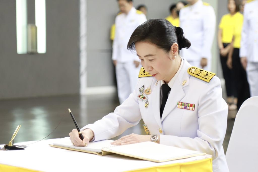 “อธิบดีณัฏฐิญา” นำทีมผู้บริหารและข้าราชการดีพร้อม ถวายสัตย์ปฏิญาณเพื่อเป็นข้าราชการที่ดีและพลังของแผ่นดิน เนื่องในวันเฉลิมพระชนมพรรษาพระบาทสมเด็จพระเจ้าอยู่หัว