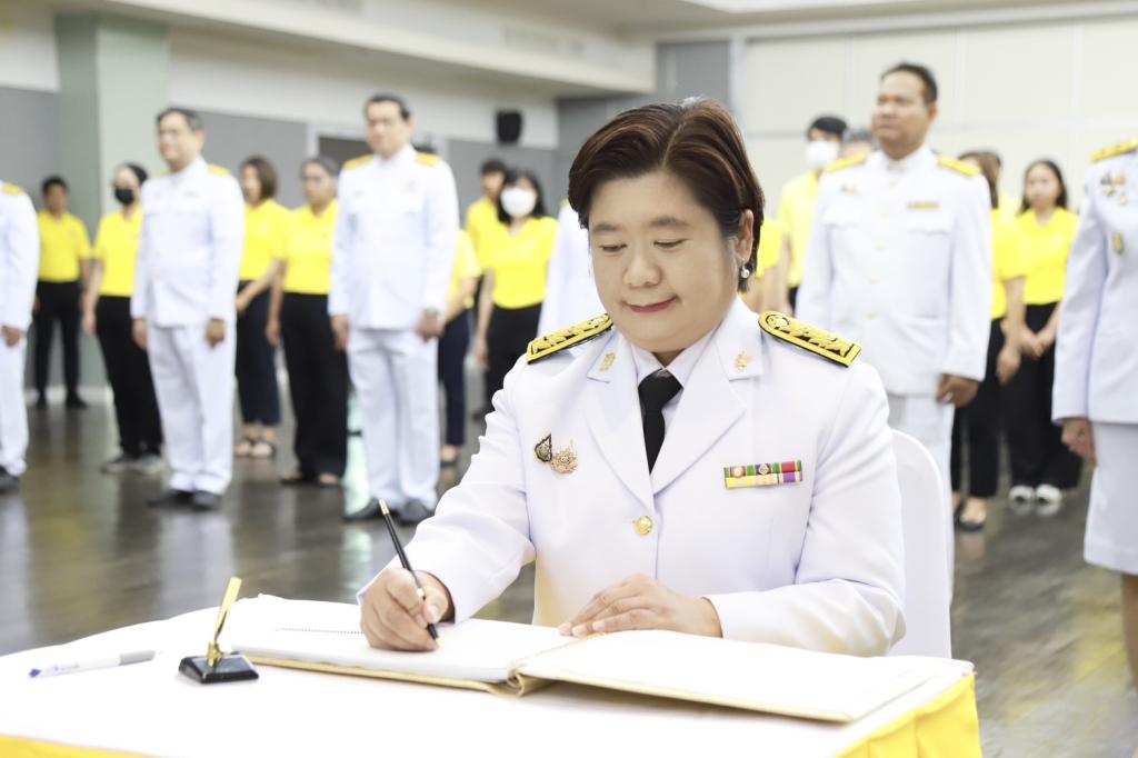“อธิบดีณัฏฐิญา” นำทีมผู้บริหารและข้าราชการดีพร้อม ถวายสัตย์ปฏิญาณเพื่อเป็นข้าราชการที่ดีและพลังของแผ่นดิน เนื่องในวันเฉลิมพระชนมพรรษาพระบาทสมเด็จพระเจ้าอยู่หัว