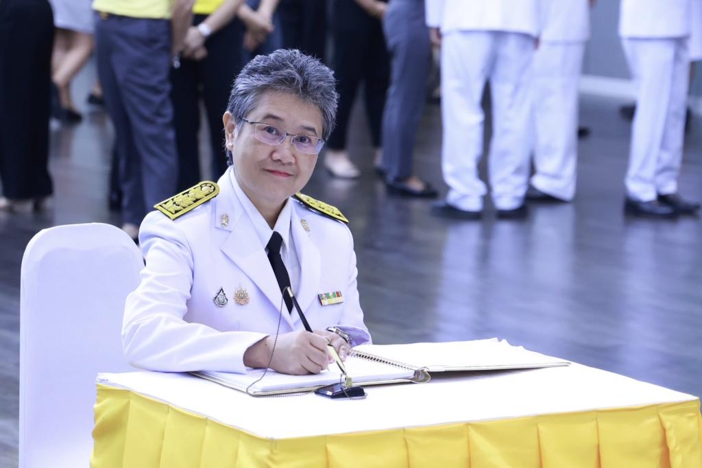 “อธิบดีณัฏฐิญา” นำทีมผู้บริหารและข้าราชการดีพร้อม ถวายสัตย์ปฏิญาณเพื่อเป็นข้าราชการที่ดีและพลังของแผ่นดิน เนื่องในวันเฉลิมพระชนมพรรษาพระบาทสมเด็จพระเจ้าอยู่หัว