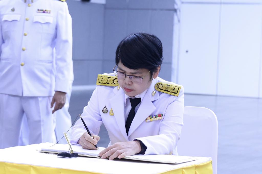“อธิบดีณัฏฐิญา” นำทีมผู้บริหารและข้าราชการดีพร้อม ถวายสัตย์ปฏิญาณเพื่อเป็นข้าราชการที่ดีและพลังของแผ่นดิน เนื่องในวันเฉลิมพระชนมพรรษาพระบาทสมเด็จพระเจ้าอยู่หัว
