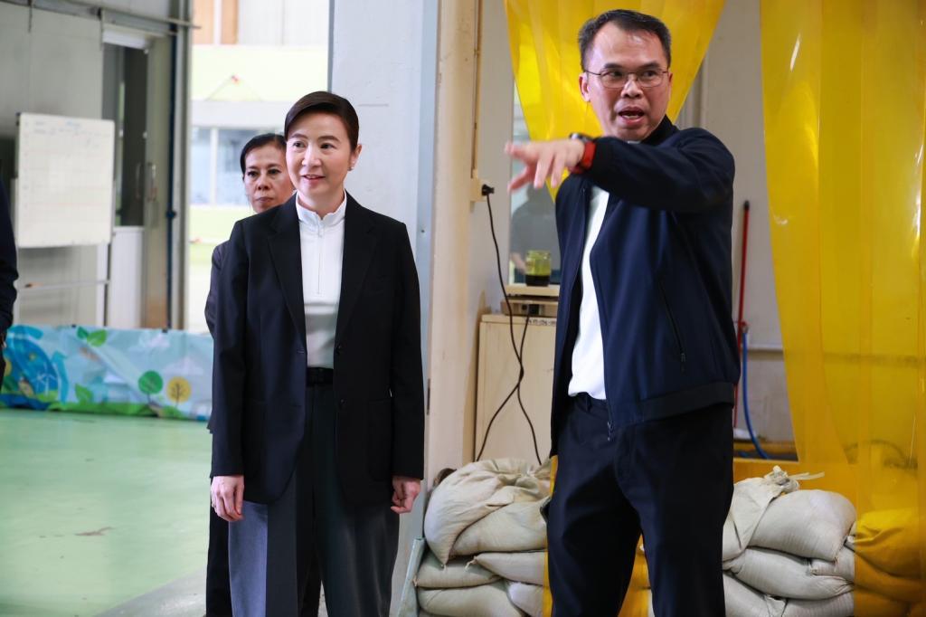 “อธิบดีณัฏฐิญา” ลงพื้นที่เชียงใหม่ ตรวจเยี่ยม DIPROM Center 1 เตรียมรับมือสถานการณ์น้ำท่วม เรียนเชิญ “ปลัดณัฐพล” วางแผนช่วยเหลือ ผปก. ในพื้นที่อุทกภัย พร้อม “ผู้ว่าเชียงใหม่” และหน่วยงาน อก. ในพื้นที่ร่วมฟื้นฟู เยียวยาให้ฟื้นตัวได้โดยเร็ว
