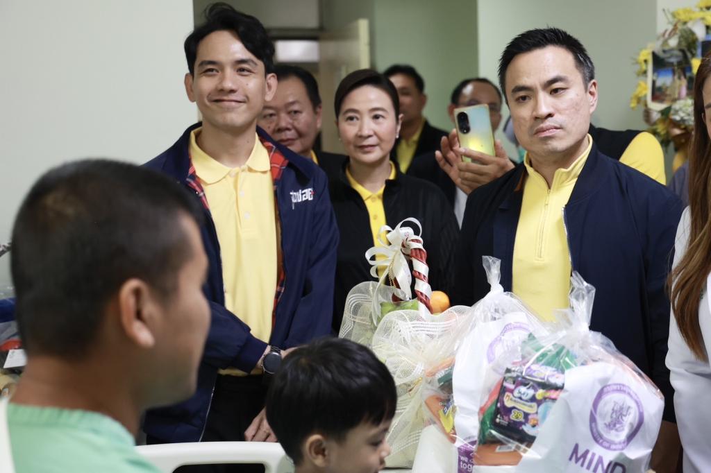 “รมว.เอกนัฏ“ พร้อม ”อธิบดีณัฏฐิญา“ ลงพื้นที่ จ.ศรีสะเกษ เยี่ยมและให้กำลังใจผู้ได้รับบาดเจ็บฯ เตรียมการส่งเสริมอาชีพ ต่อยอดทักษะที่จำเป็นต่อการประกอบธุรกิจ พร้อมมอบถุงยังชีพให้ประชาชนผ และส่งกำลังใจให้ทีมแพทย์และพยาบาลในพื้นที่
