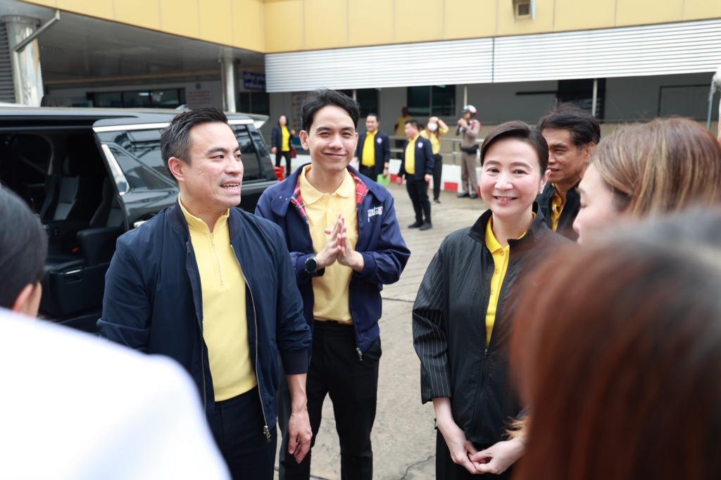 “รมว.เอกนัฏ“ พร้อม ”อธิบดีณัฏฐิญา“ ลงพื้นที่ จ.ศรีสะเกษ เยี่ยมและให้กำลังใจผู้ได้รับบาดเจ็บฯ เตรียมการส่งเสริมอาชีพ ต่อยอดทักษะที่จำเป็นต่อการประกอบธุรกิจ พร้อมมอบถุงยังชีพให้ประชาชนผ และส่งกำลังใจให้ทีมแพทย์และพยาบาลในพื้นที่