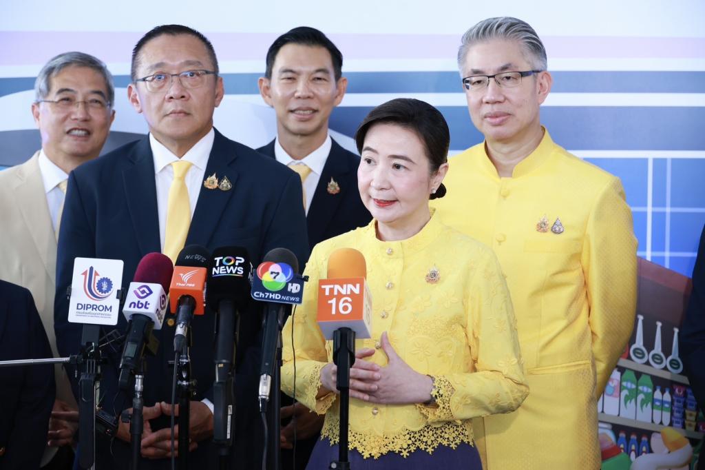 "อุตสาหกรรมแฟร์ 2568” กระทรวงอุตสาหกรรม ผนึกกำลัง กระทรวงคมนาคม เปิดพื้นที่สถานีกลางกรุงเทพอภิวัฒน์ จัดเต็มสินค้าอุปโภค-บริโภค คุณภาพดี ราคาประหยัด ลดค่าครองชีพ คาดเม็ดเงินสะพัดกว่า 300 ล้านบาท