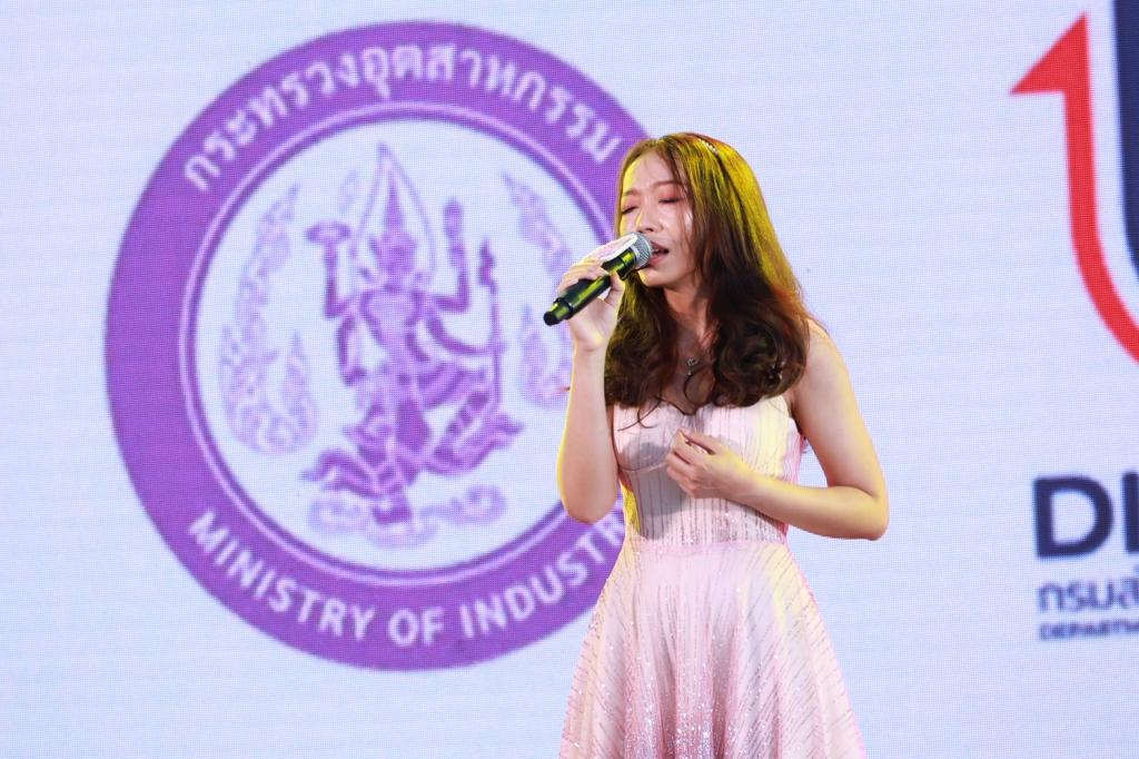 “Voice of MIND” กระหึ่มเวทีกลาง กรุงเทพอภิวัฒน์ สร้าง “Influ” รอบชิง 12 คนสุดท้าย ปั่นกระแส Soft Power กระตุ้นการจำหน่ายสินค้า เม็ดเงินสะพัด เสริมแรงช่วยภัยพิบัติ อุทกภัยและชายแดน