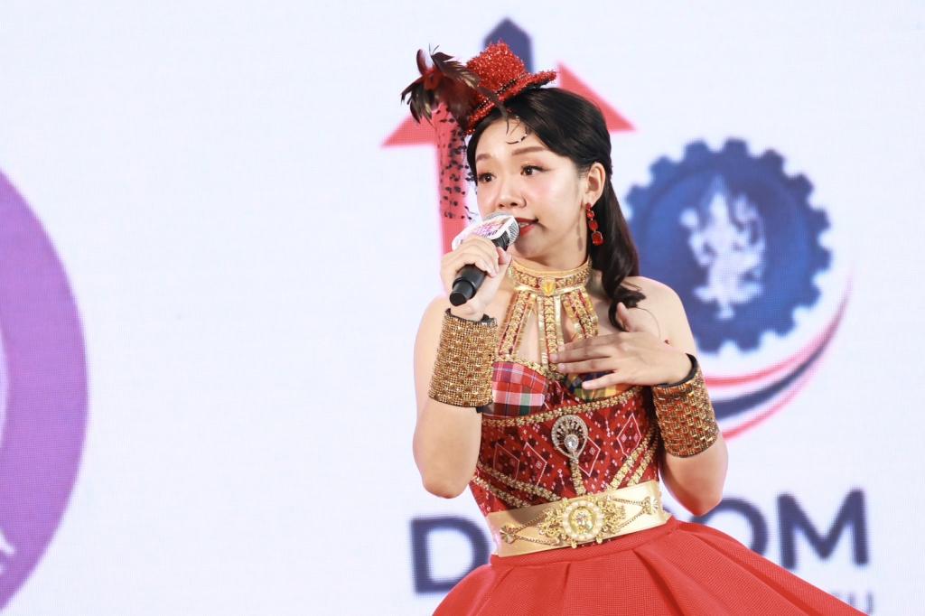 “Voice of MIND” กระหึ่มเวทีกลาง กรุงเทพอภิวัฒน์ สร้าง “Influ” รอบชิง 12 คนสุดท้าย ปั่นกระแส Soft Power กระตุ้นการจำหน่ายสินค้า เม็ดเงินสะพัด เสริมแรงช่วยภัยพิบัติ อุทกภัยและชายแดน