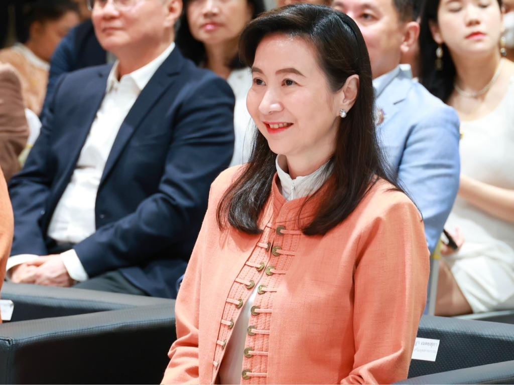 “รองอธิบดีดวงดาว” ร่วมแสดงความยินดี มอบวุฒิบัตรและโล่รางวัล บุคลากรอุตสาหกรรมความงามของไทย ที่ผ่านการ Upskill ให้สามารถผลิตสินค้าที่สร้างสรรค์ เข้าสู่การแข่งขันในระดับสากล สอดรับนโยบาย รมว.เอกนัฏ