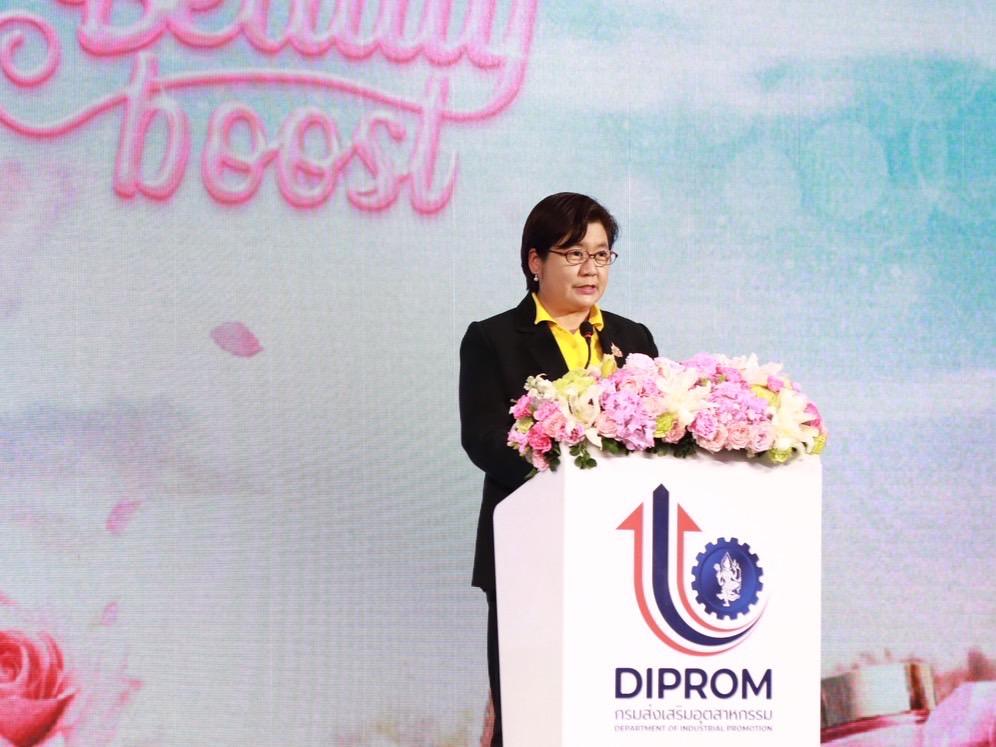 “รองอธิบดีดวงดาว” ร่วมแสดงความยินดี มอบวุฒิบัตรและโล่รางวัล บุคลากรอุตสาหกรรมความงามของไทย ที่ผ่านการ Upskill ให้สามารถผลิตสินค้าที่สร้างสรรค์ เข้าสู่การแข่งขันในระดับสากล สอดรับนโยบาย รมว.เอกนัฏ