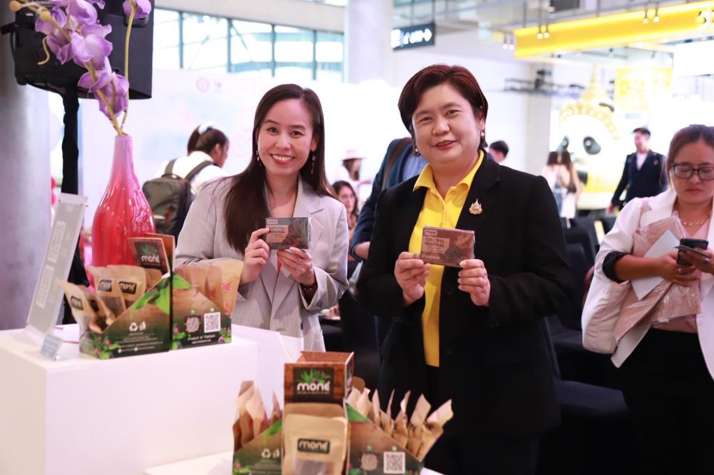 “รองอธิบดีดวงดาว” ร่วมแสดงความยินดี มอบวุฒิบัตรและโล่รางวัล บุคลากรอุตสาหกรรมความงามของไทย ที่ผ่านการ Upskill ให้สามารถผลิตสินค้าที่สร้างสรรค์ เข้าสู่การแข่งขันในระดับสากล สอดรับนโยบาย รมว.เอกนัฏ
