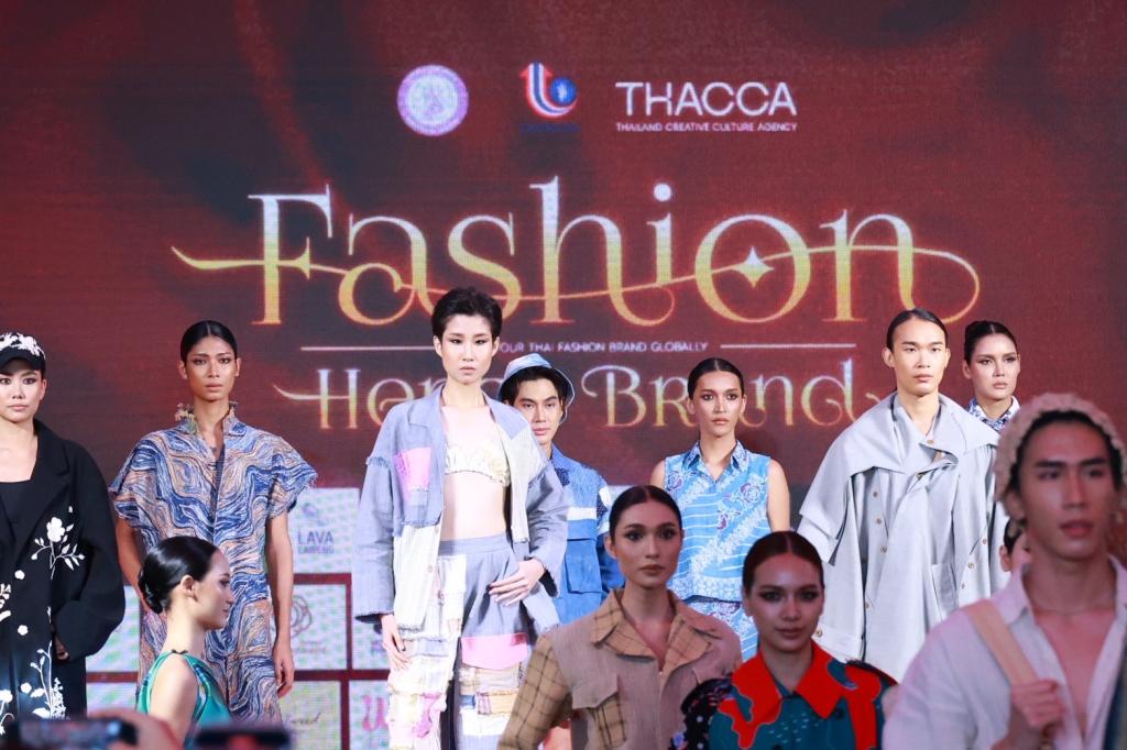 “รองอธิบดีดวงดาว” ร่วมยินดีกับ Hero Brand สาขาอุตฯ เสื้อผ้าเครื่องแต่งกาย พร้อมผลักดัน Soft Power อุตสาหกรรมแฟชั่นไทยก้าวไกลสู่ระดับโลก ตามนโยบาย รมว.เอกนัฏ