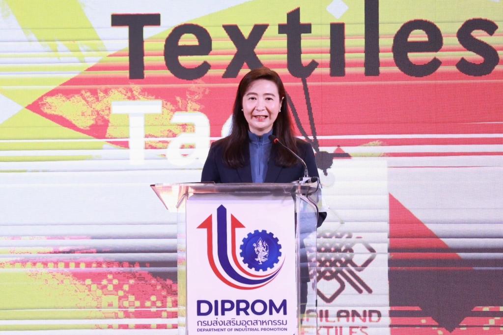 “ดีพร้อม” ผลักดัน "Thailand Textiles Tag" เพิ่มขีดความสามารถการแข่งขัน สร้างมาตรฐานความเป็นไทยสู่เวทีโลกอย่างยั่งยืน ดันมูลค่าทางเศรษฐกิจมากกว่า 50 ล้านบาท สอดรับนโยบาย รมว. เอกนัฎ