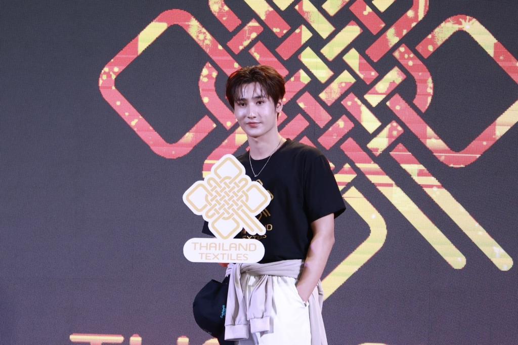 “ดีพร้อม” ผลักดัน "Thailand Textiles Tag" เพิ่มขีดความสามารถการแข่งขัน สร้างมาตรฐานความเป็นไทยสู่เวทีโลกอย่างยั่งยืน ดันมูลค่าทางเศรษฐกิจมากกว่า 50 ล้านบาท สอดรับนโยบาย รมว. เอกนัฎ