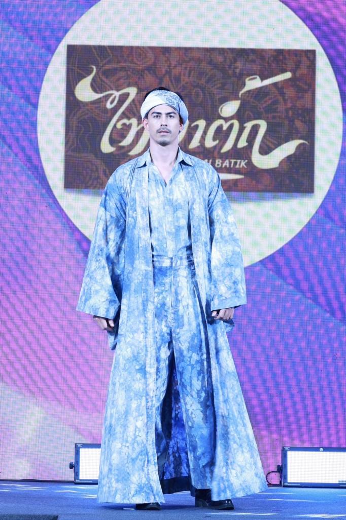 “ดีพร้อม” โชว์ 20 ต้นแบบ Premium หนุนพลังซอฟต์พาวเวอร์ ตามแนวทางคอมมูนิตี้ ของ ”อธิบดีณัฏฐิญา“ ผลักดันแฟชั่นมุสลิมไทยสู่สากล สอดรับนโยบาย รมว.เอกนัฏ คาดสร้างมูลค่ากว่า 70 ล้านบาท
