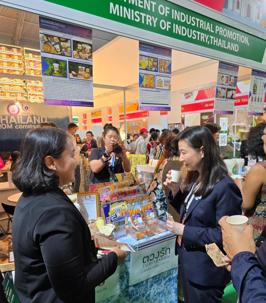 “อธิบดีดีพร้อม” สานภารกิจต่อเนื่อง นำทัพ ผู้ประกอบการไทย บุกตลาดเวียดนามในงาน Vietfood & Beverage 2025 หวังพัฒนาศักยภาพธุรกิจไทยสู่เวทีสากล ตามนโยบาย รมว.เอกนัฏ