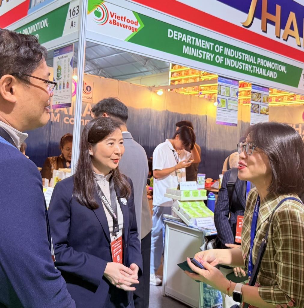 “อธิบดีดีพร้อม” สานภารกิจต่อเนื่อง นำทัพ ผู้ประกอบการไทย บุกตลาดเวียดนามในงาน Vietfood & Beverage 2025 หวังพัฒนาศักยภาพธุรกิจไทยสู่เวทีสากล ตามนโยบาย รมว.เอกนัฏ