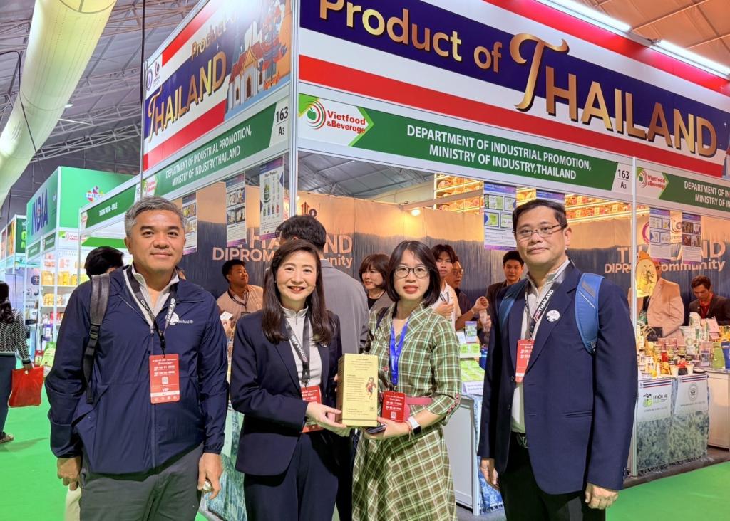 “อธิบดีดีพร้อม” สานภารกิจต่อเนื่อง นำทัพ ผู้ประกอบการไทย บุกตลาดเวียดนามในงาน Vietfood & Beverage 2025 หวังพัฒนาศักยภาพธุรกิจไทยสู่เวทีสากล ตามนโยบาย รมว.เอกนัฏ